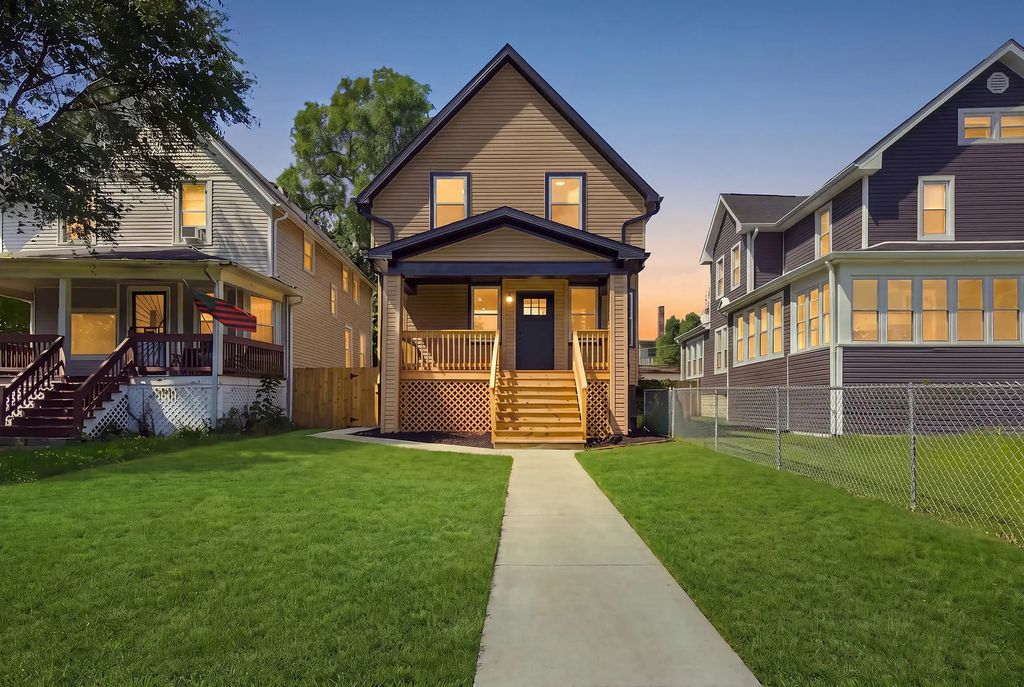 638 N Lotus Avenue, Chicago
