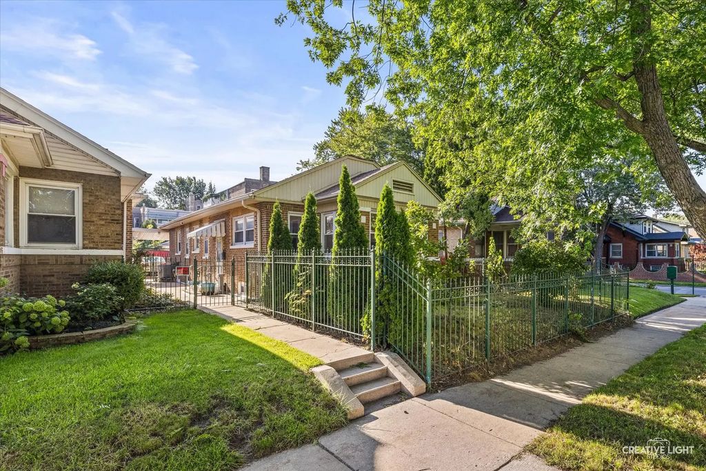 4952 N Central Park Avenue, Chicago, 60625
