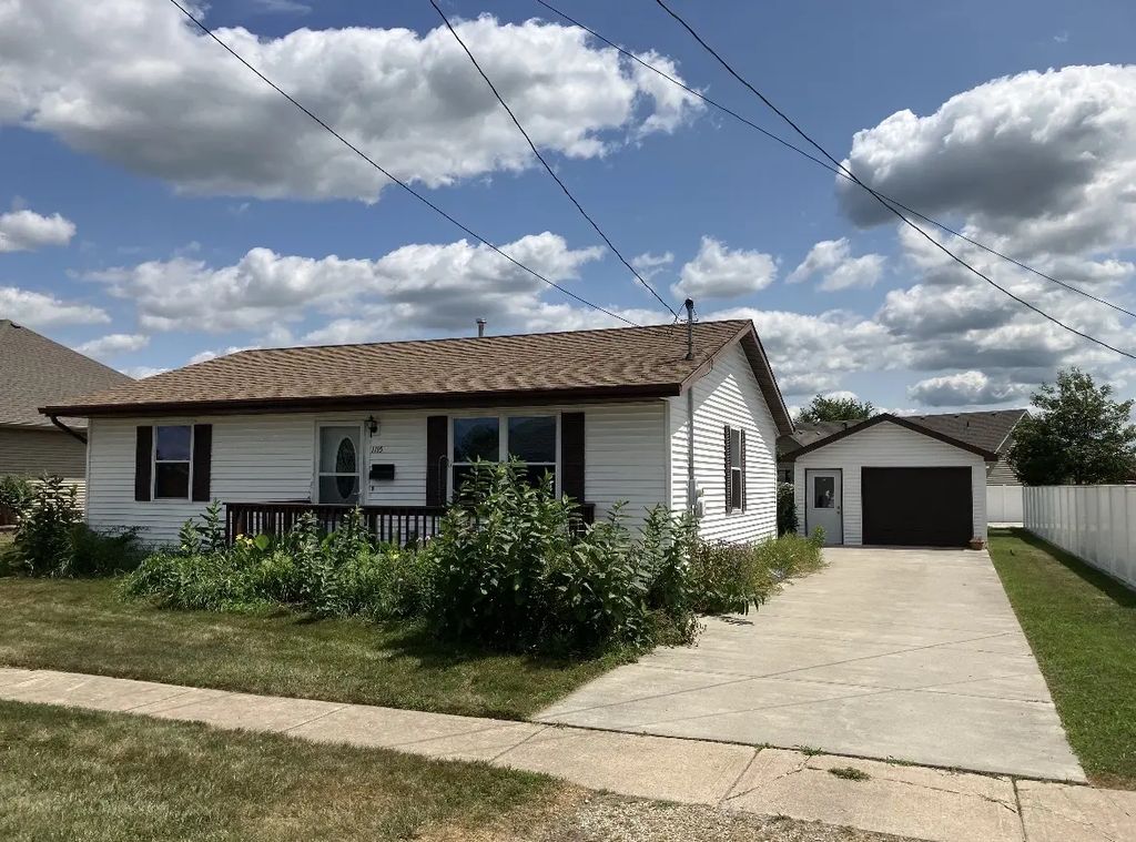 1115 S Broadway Street, Coal City