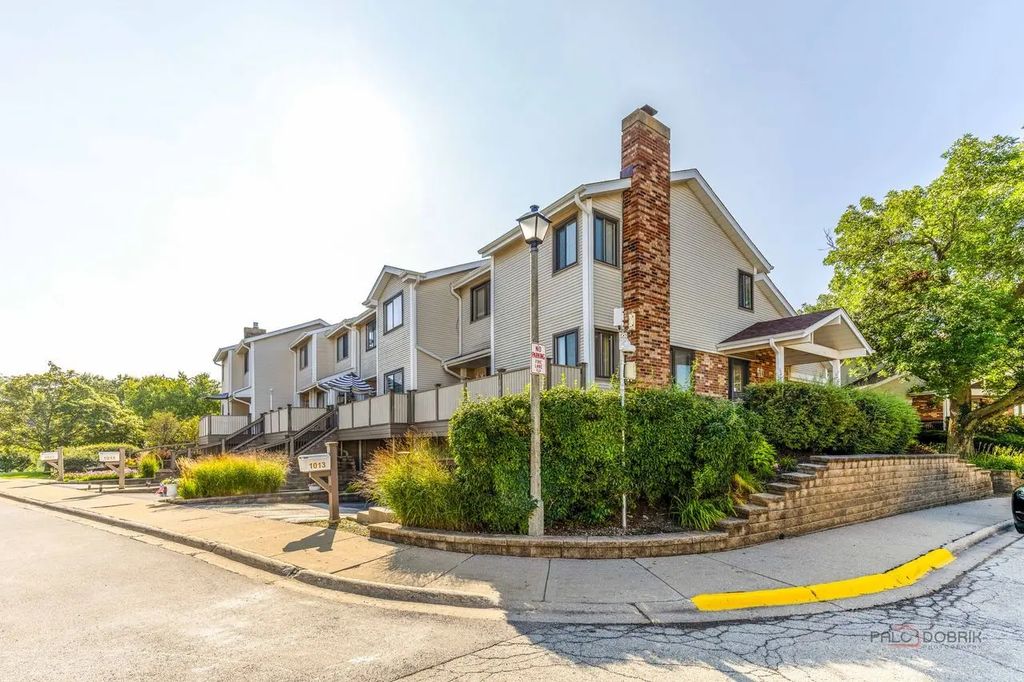1013 Sussex Drive, Northbrook, 60062