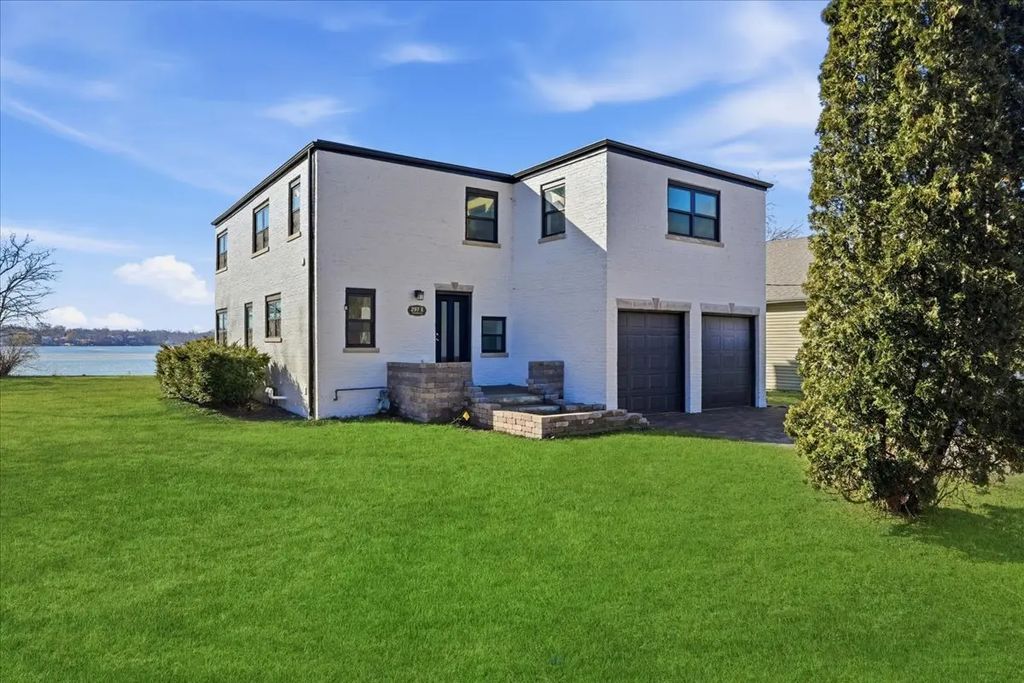 297 E Lakeview Avenue, Round Lake Beach