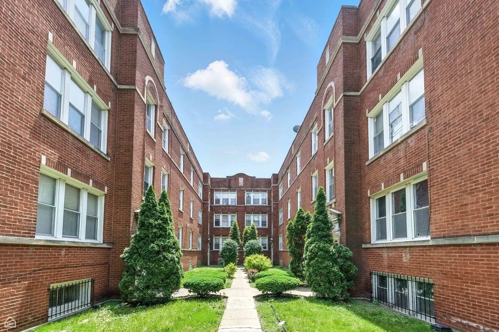 1301 E 71st Place 3s, Chicago, 60619