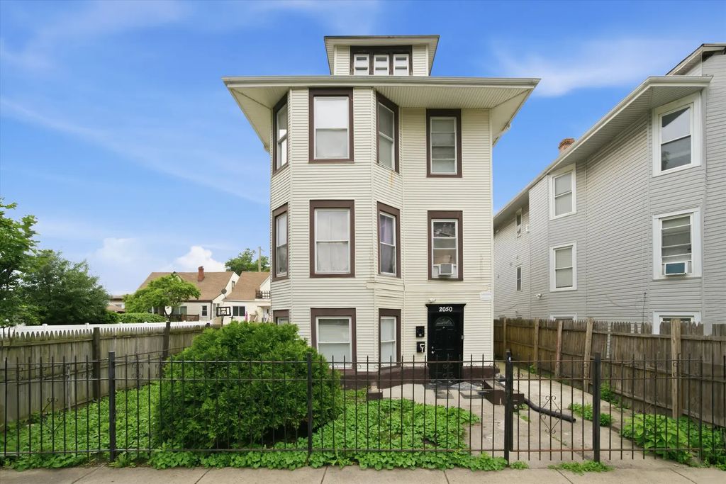 2050 N Kenneth Avenue, Chicago, 60639