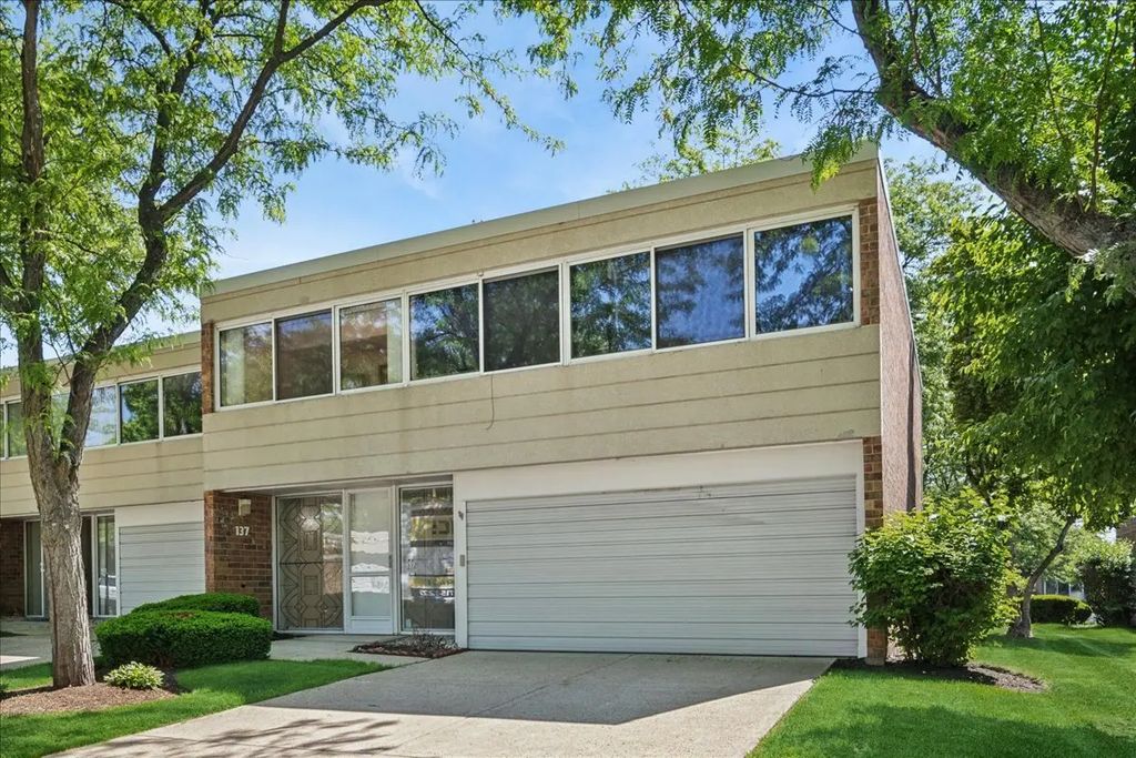 137 Avon Road, Northbrook, 60062