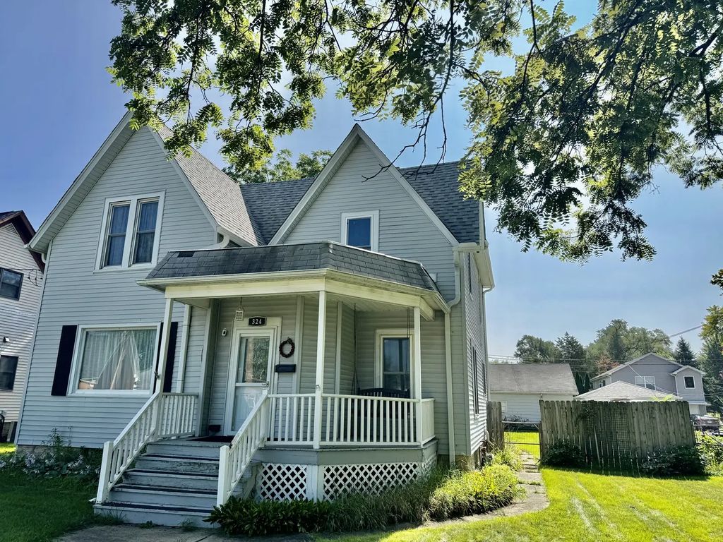324 S 7th Street, DeKalb