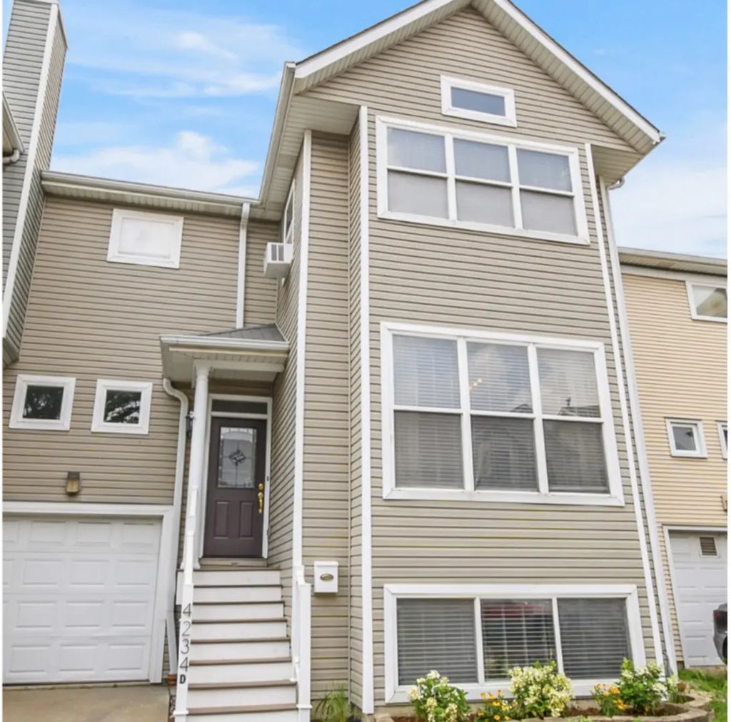 4234 N Kolmar Avenue D, Chicago, 60641