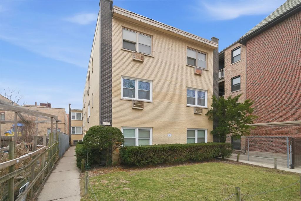 6921 N Ashland Boulevard 3a, Chicago, 60626