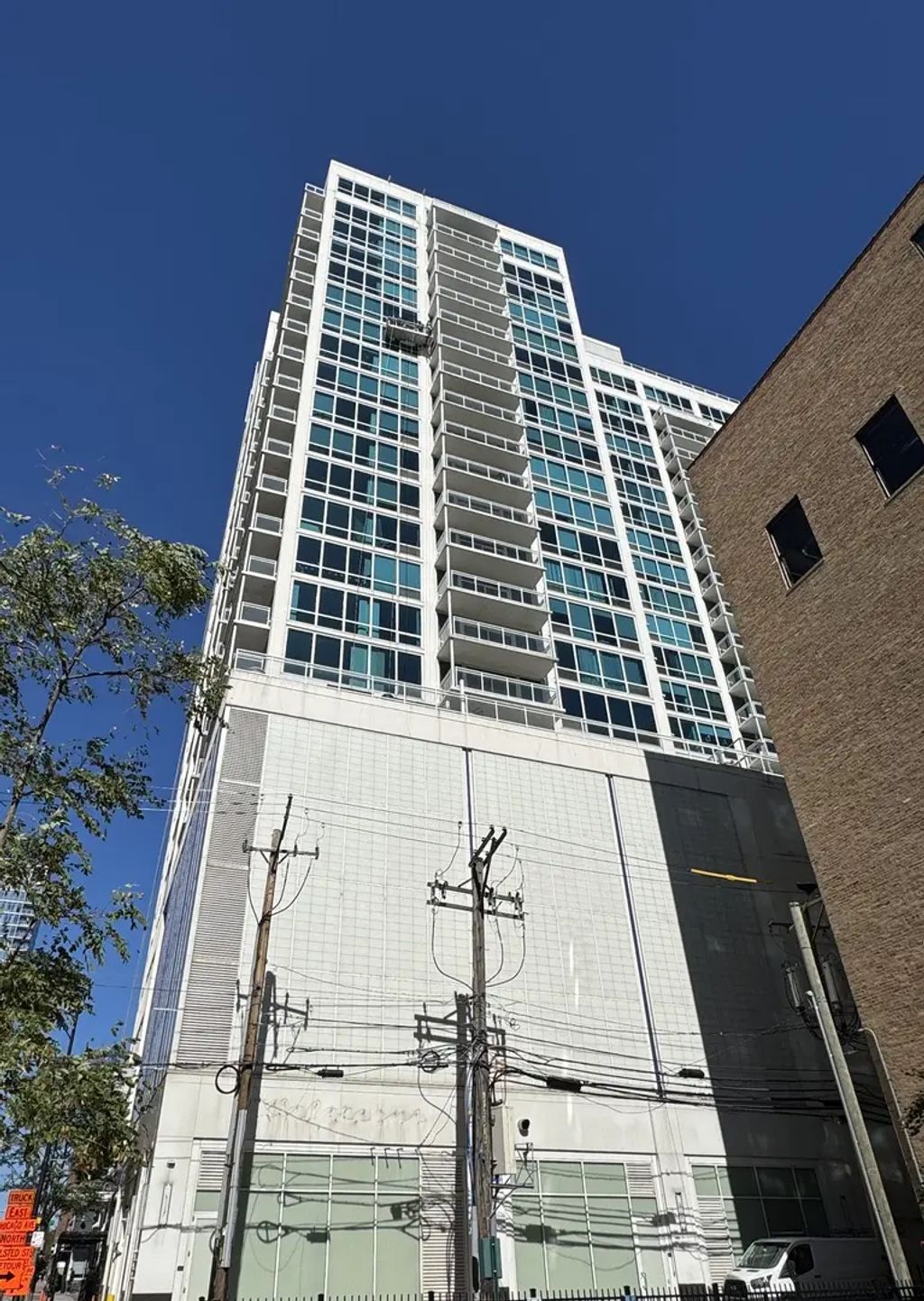 757 N Orleans Street 812, Chicago, 60654