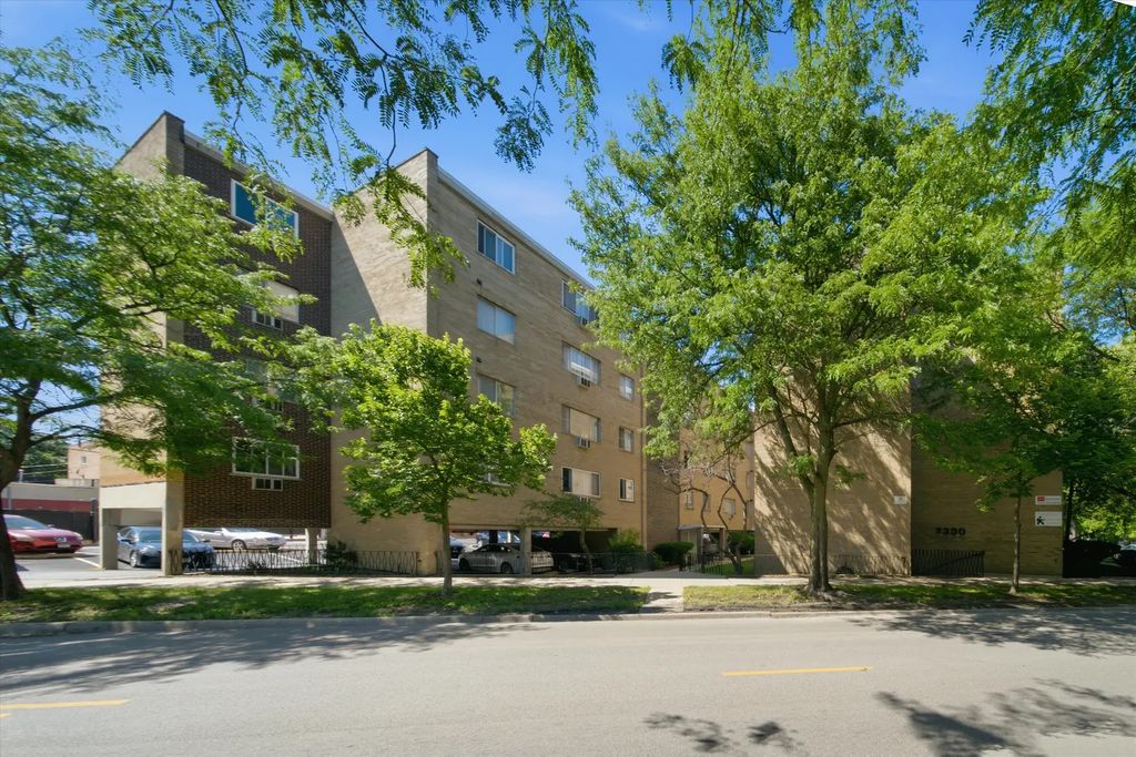 7320 N Rogers Avenue 210, Chicago