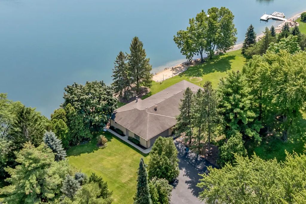 2720 N Bayview Lane, McHenry