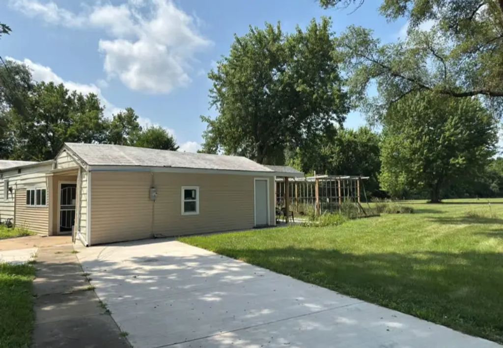 800 Lavern Avenue, Machesney Park