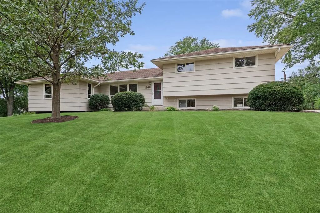 540 Bluebell Court, Lisle
