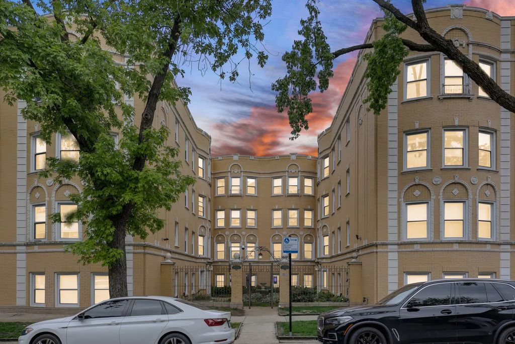 7401 N Hoyne Avenue 3, Chicago, 60645