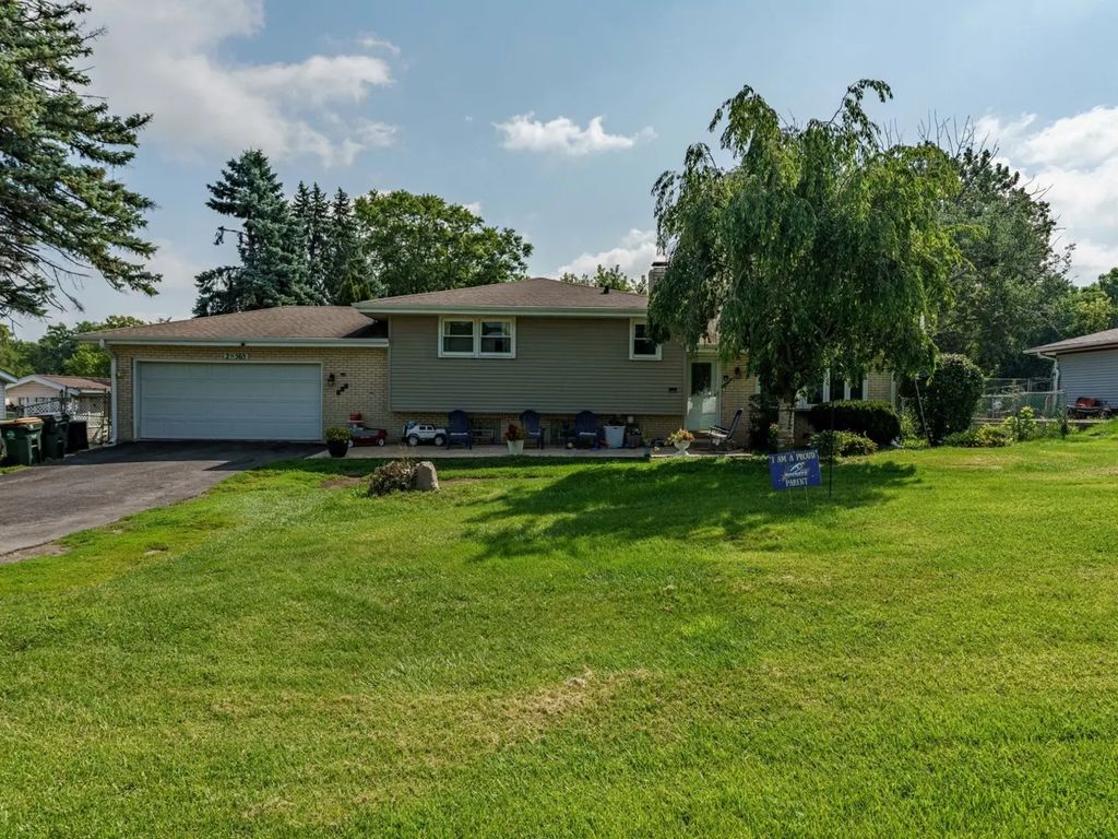 2n565 Euclid Avenue, Glen Ellyn