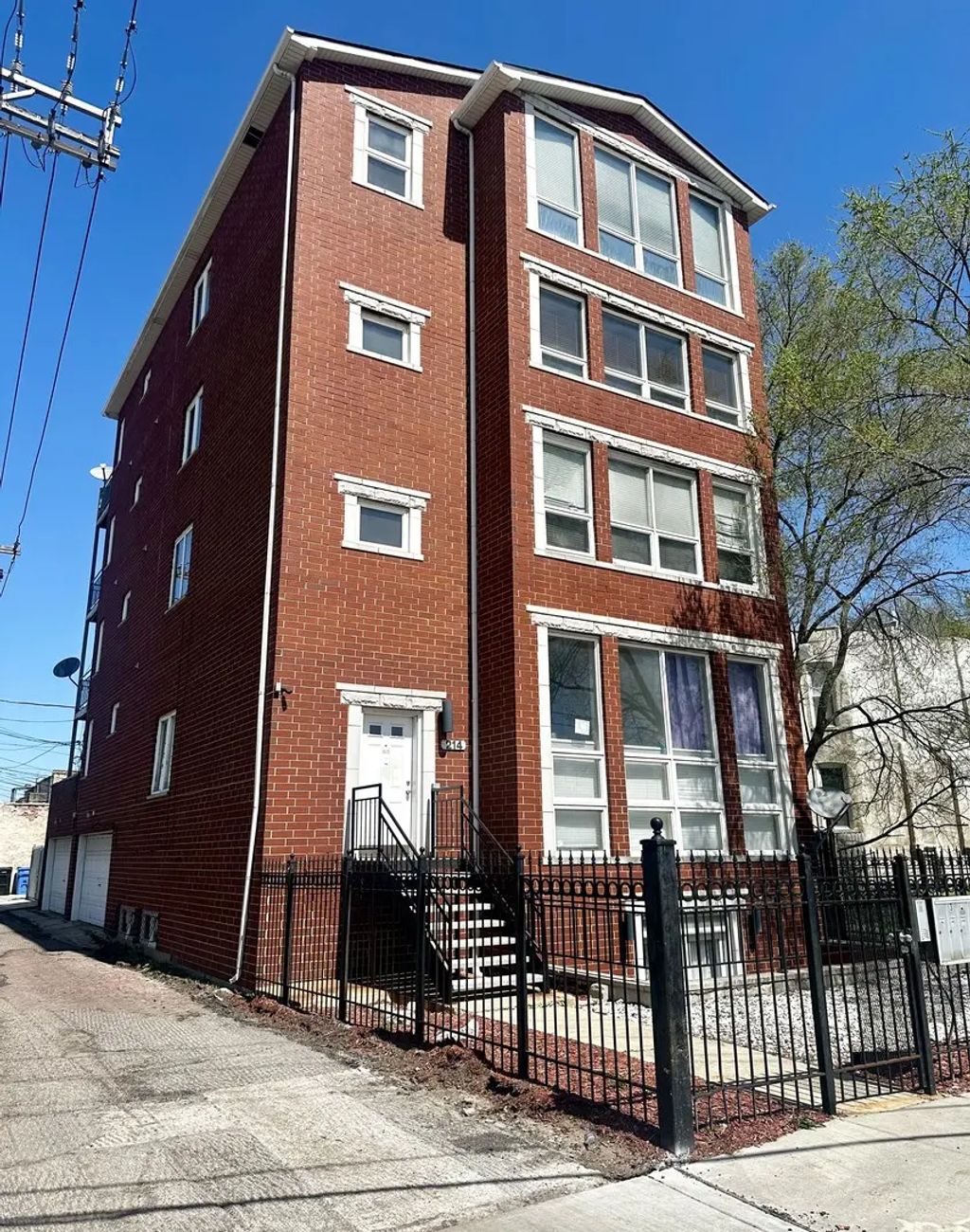 214 E 37th Street 3, Chicago, 60653