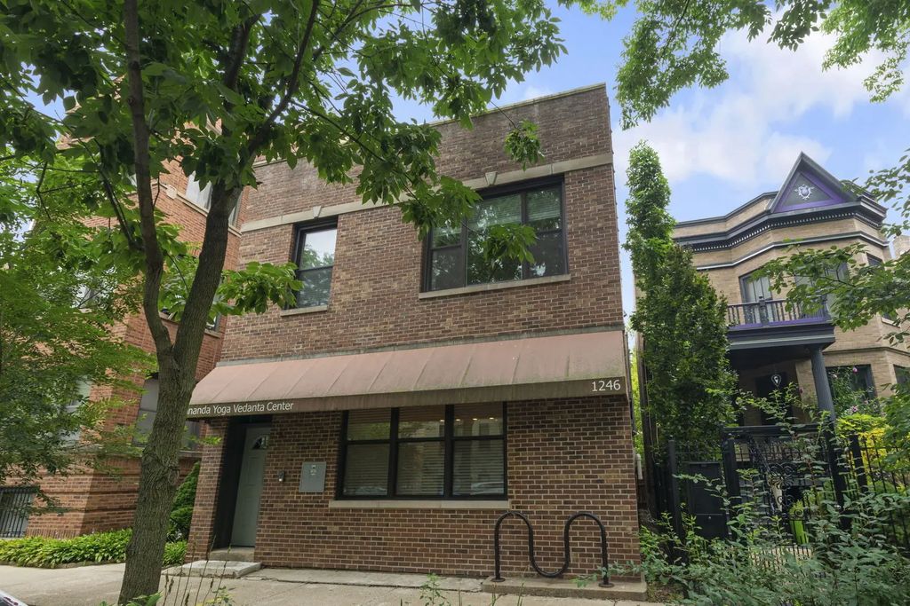 1246 W Bryn Mawr Avenue 1, Chicago, 60660