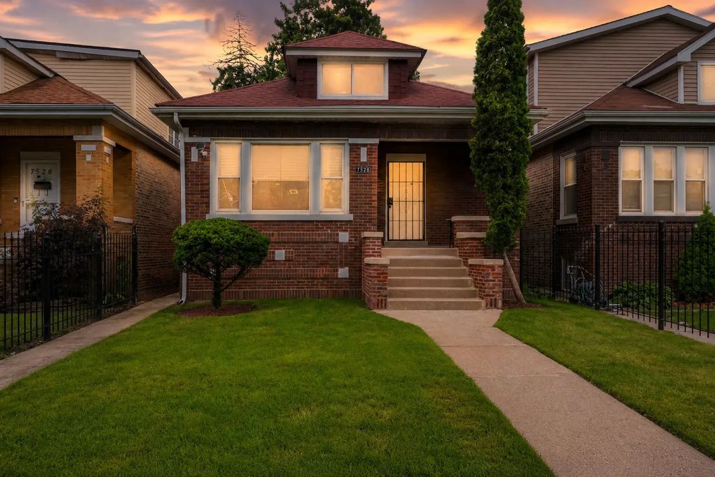 7526 S Honore Street, Chicago, 60620