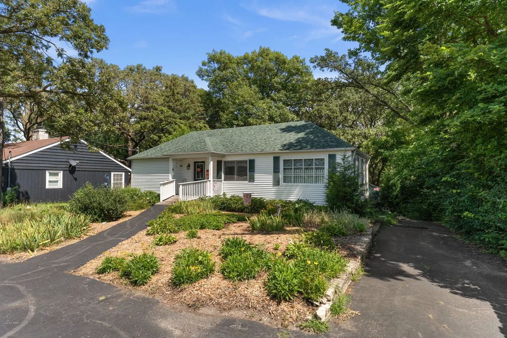 319 S Lincolnway Street, North Aurora