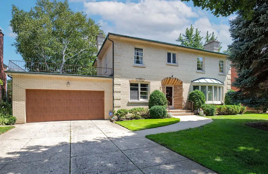 6733 N Navajo Avenue, Lincolnwood
