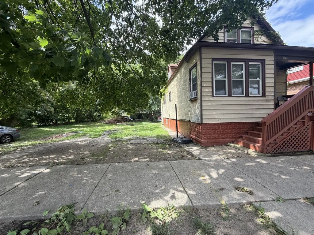 8218 S Manistee Avenue, Chicago