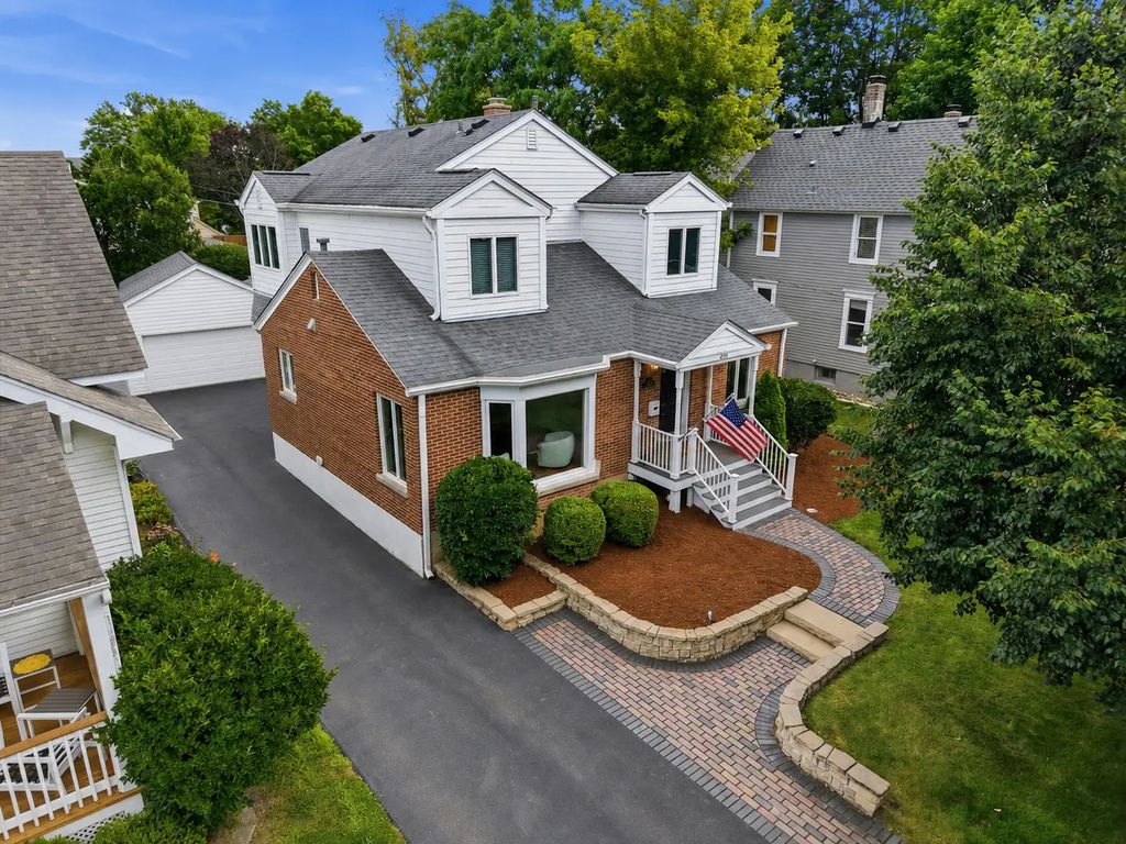 439 North Avenue, Barrington