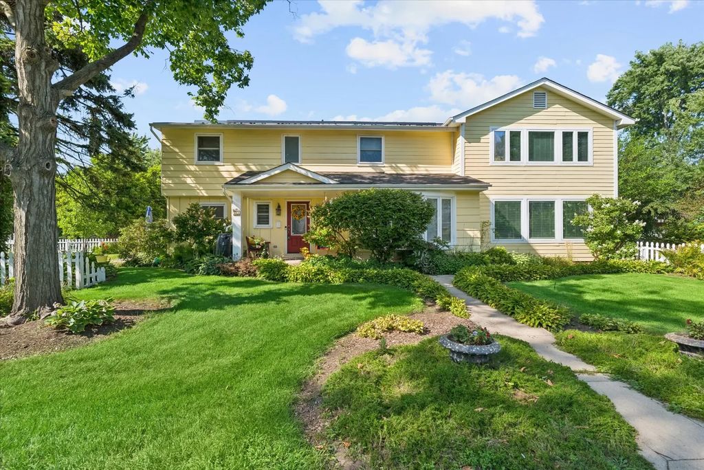 83 N Park Boulevard, Glen Ellyn