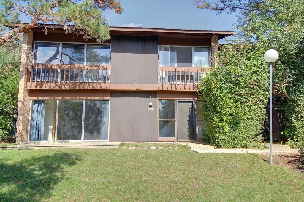 5946 Greenview Road, Lisle