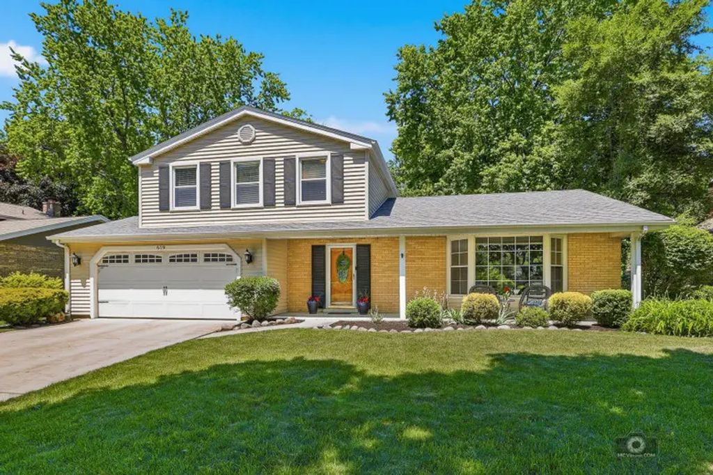 619 E Bauer Road, Naperville