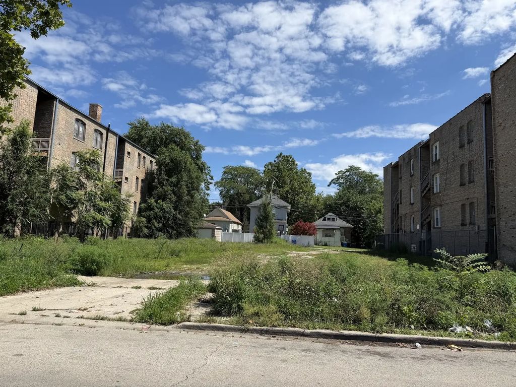 7933 S Marquette Avenue, Chicago