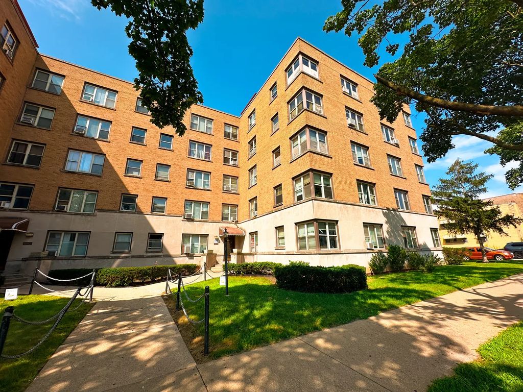 2606 W Balmoral Avenue 311, Chicago