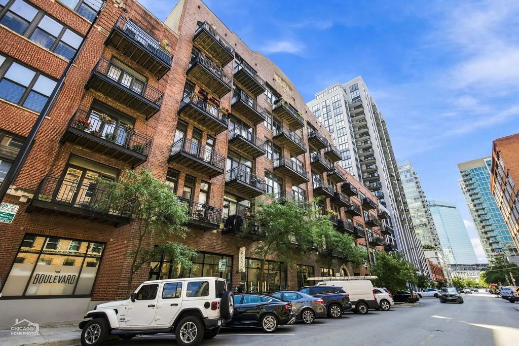 375 W Erie Street 221, Chicago, 60654