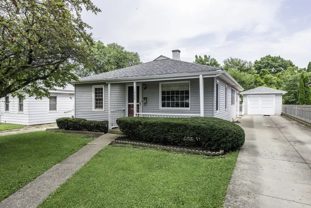 1939 Chestnut Street, Waukegan