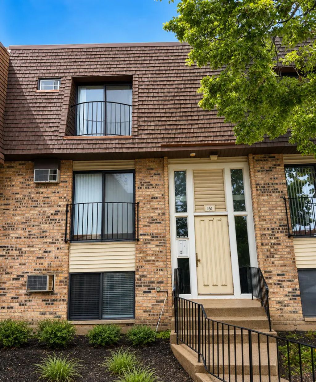 161 N Waters Edge Drive 301, Glendale Heights