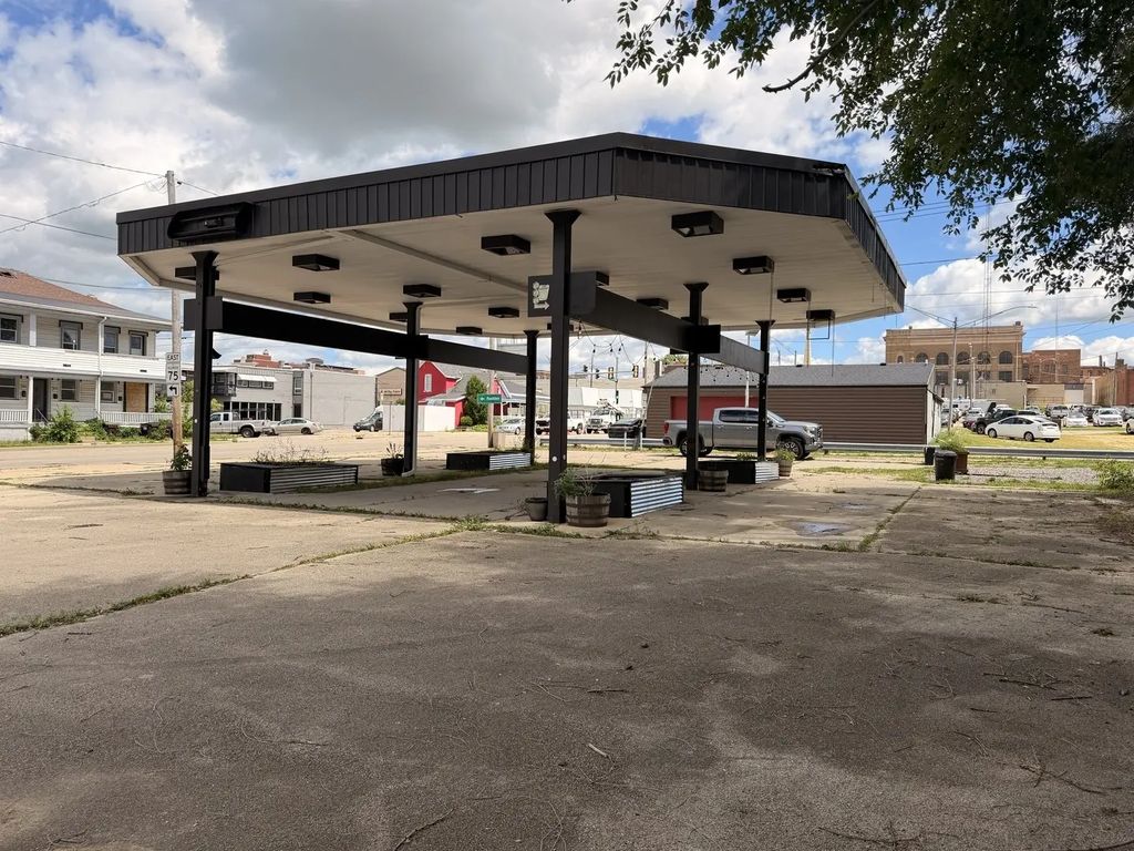 220 N Galena Avenue, Freeport
