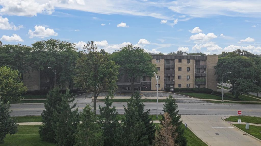 1133 S Finley Road S 402, Lombard