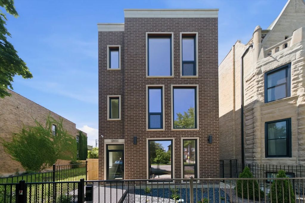 2931 W Washington Boulevard 3, Chicago