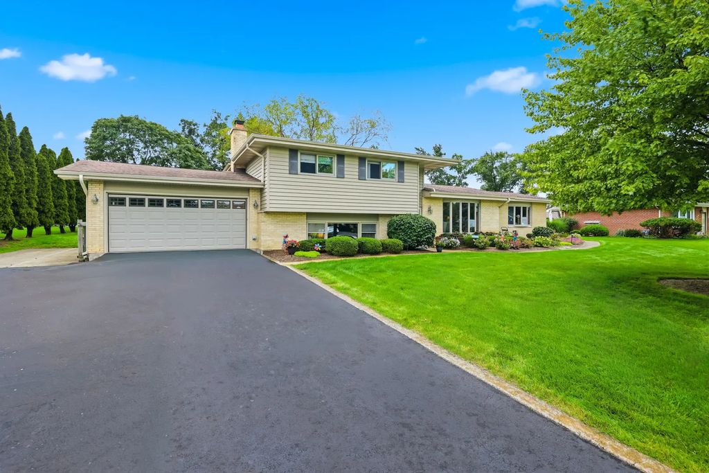22w375 Walnut Avenue, Medinah