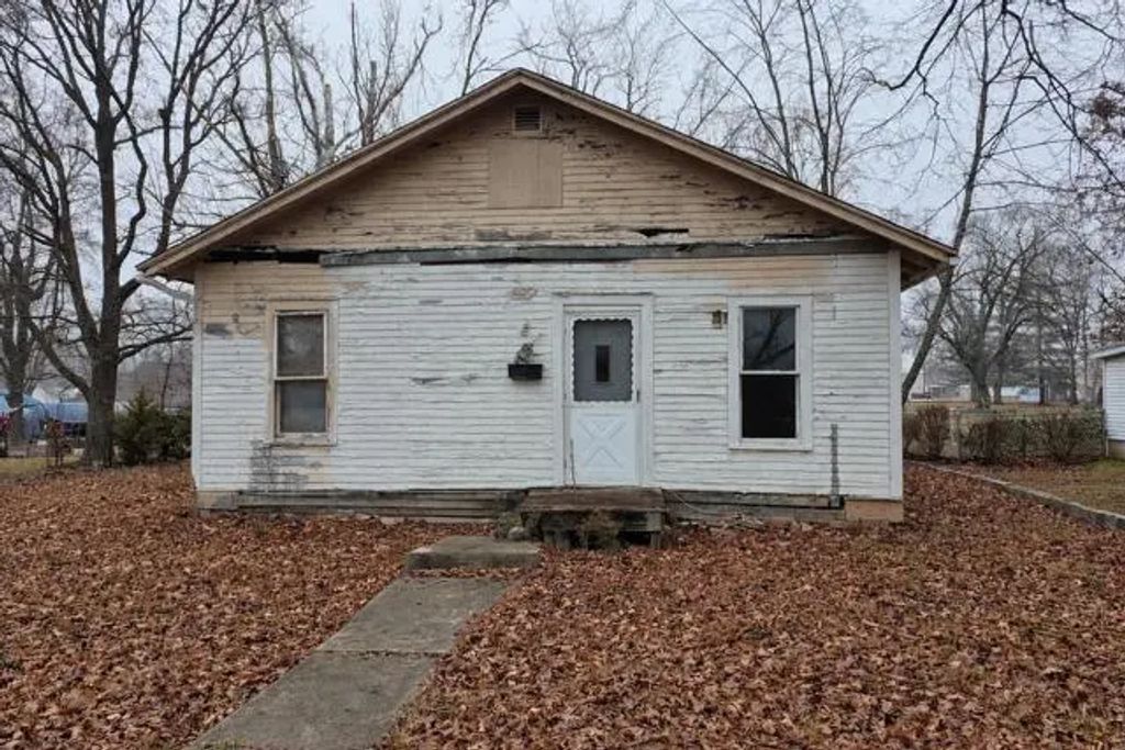 502 E Saint Charles Avenue, Mcleansboro