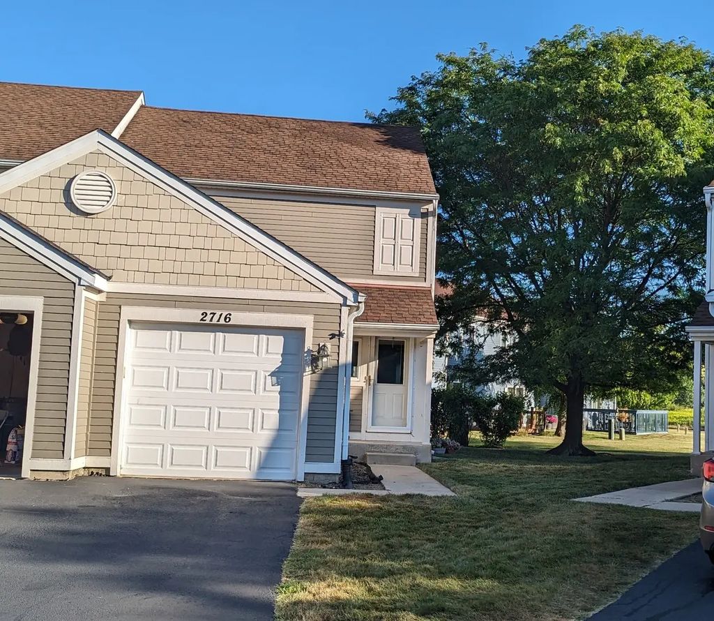 2716 Yorkshire Court, Aurora