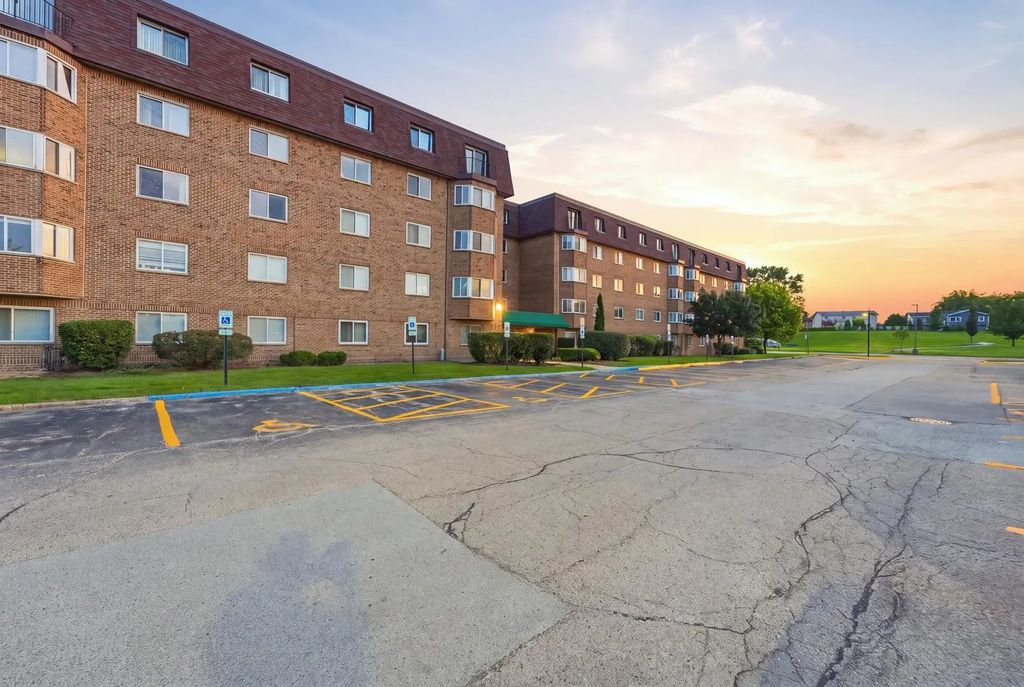 300 S Roselle Road 522, Schaumburg, 60193