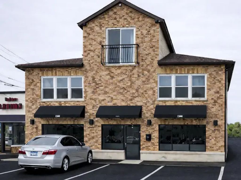 915 Oakton Street, Des Plaines