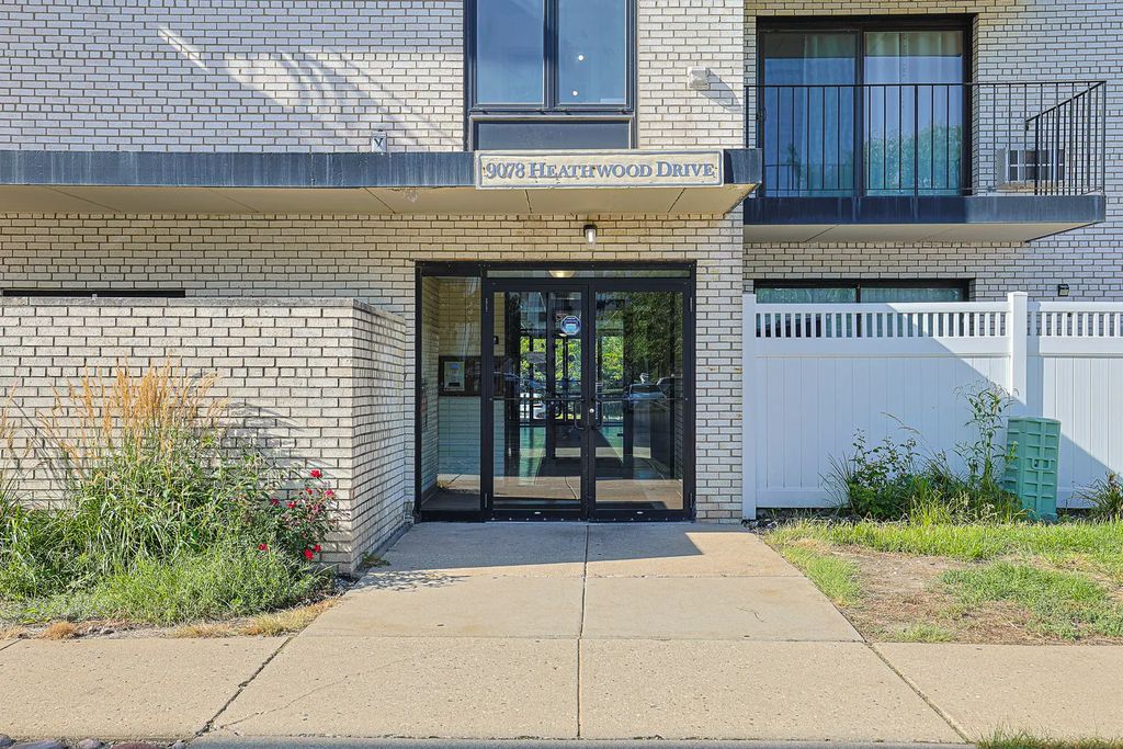 9078 Heathwood Drive 2b, Niles