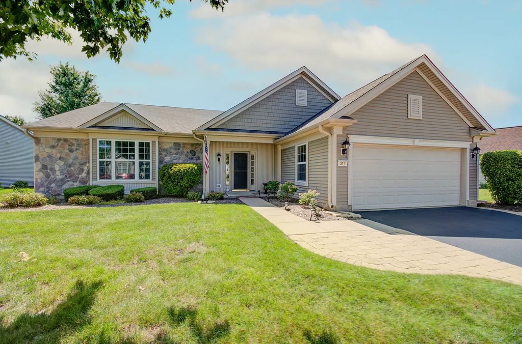 211 Honors Drive, Shorewood
