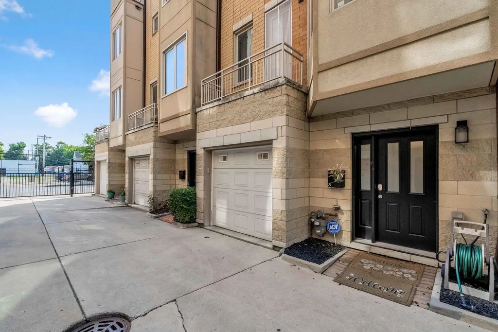 3262 W Armitage Avenue 3, Chicago