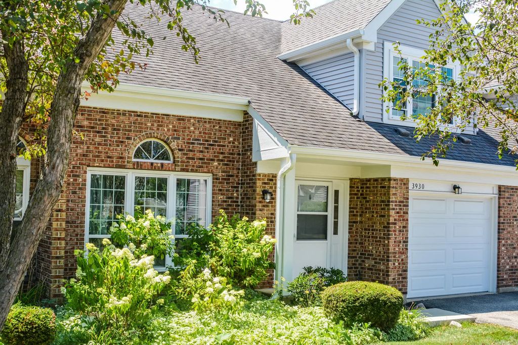 3930 Newport Way, Arlington Heights