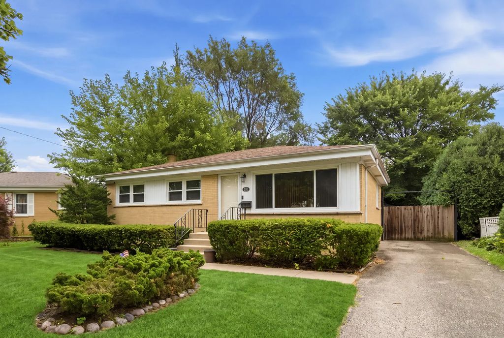 531 Cambridge Road, Des Plaines
