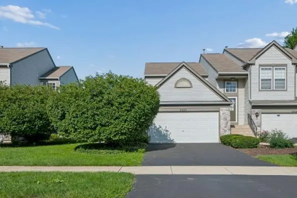 3323 Bromley Lane 3323, Aurora