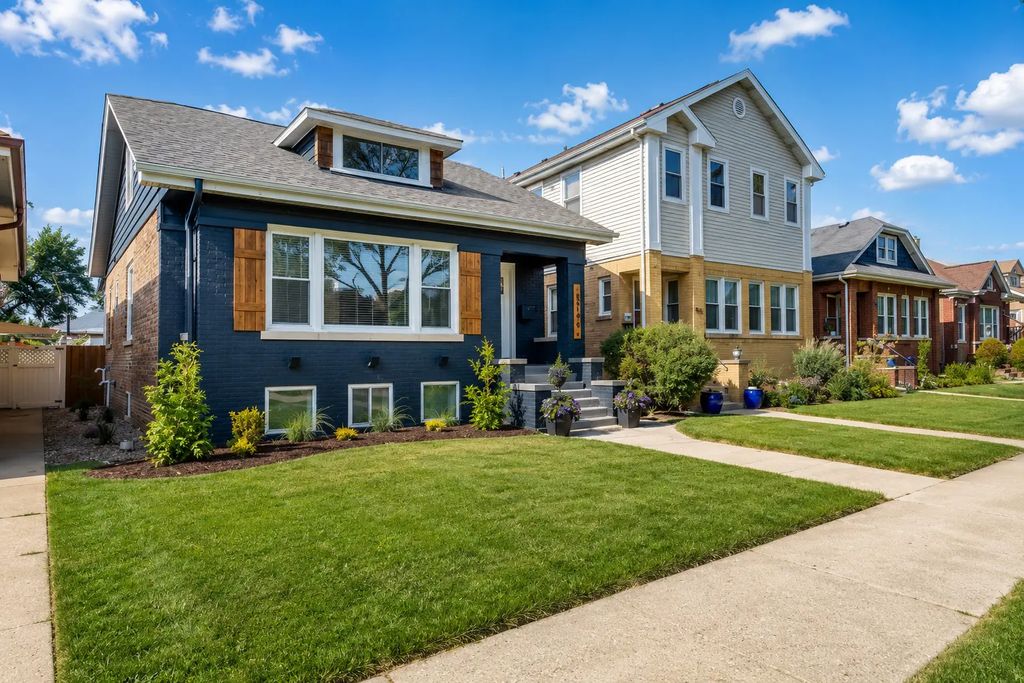 5748 W Eastwood Avenue, Chicago, 60630