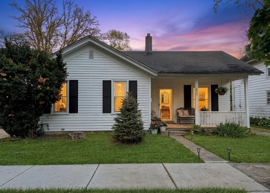 652 S Main Street, Naperville