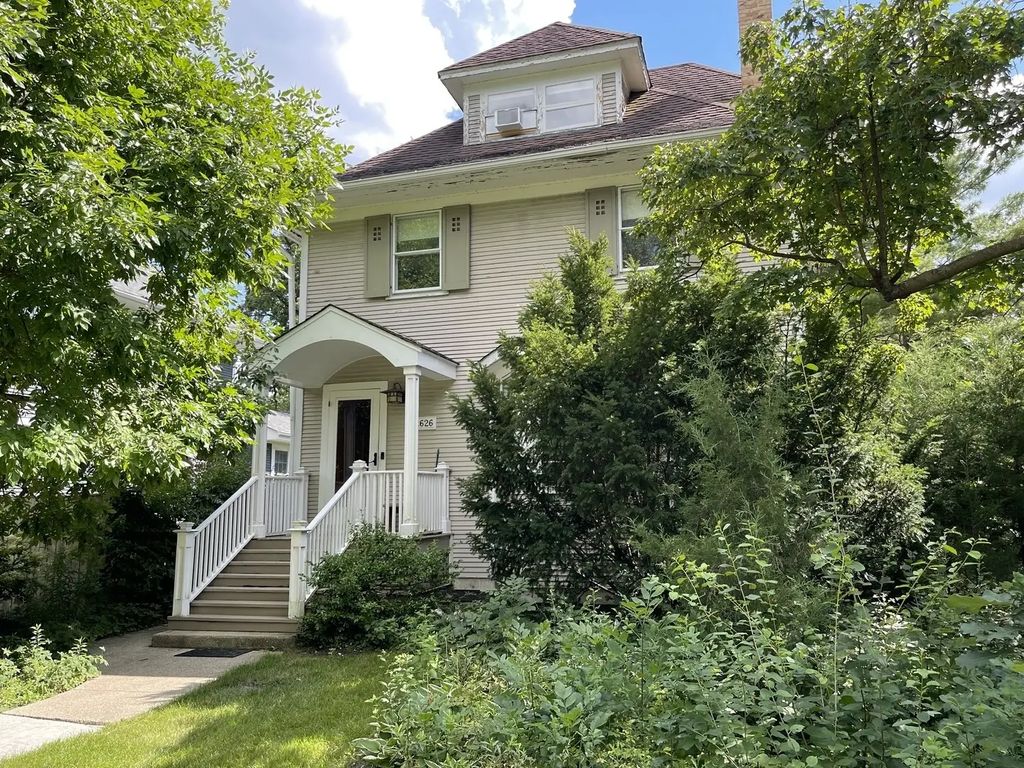 2626 Isabella Street, Evanston